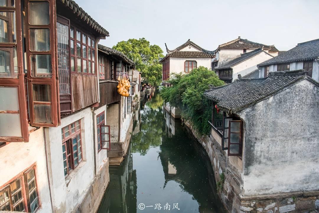 汾阳:养老院里送关怀 爱心捐赠暖寒冬